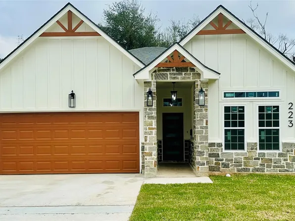 223 Laurel St, Lake Jackson, TX 77566
