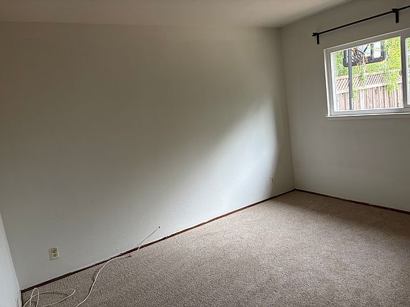 5th image of 717 Potomac Ct