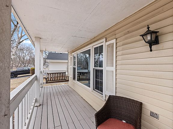 3rd image of 5936 Sandringham Ln