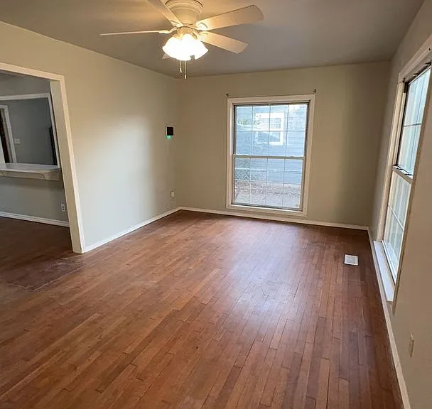 705 W Indiana Ave — Photo 8