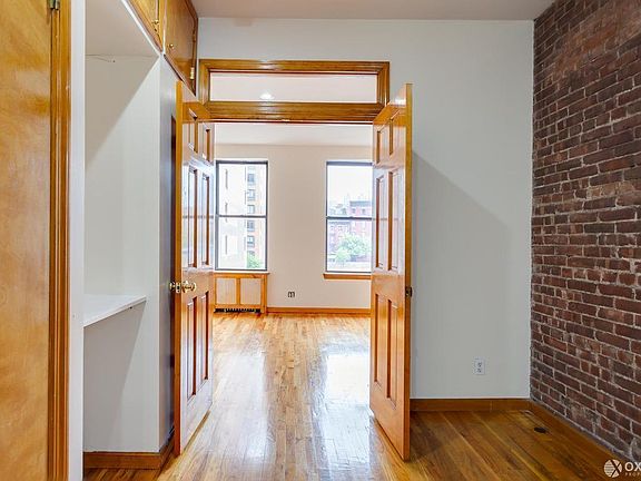 4th image of 504 W 44th St #36