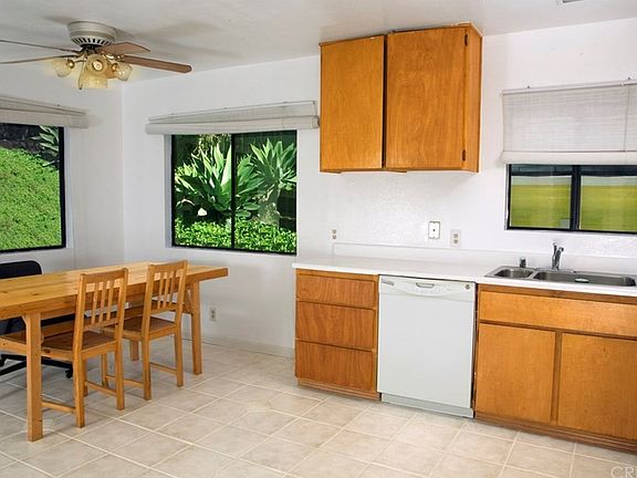 3rd image of 547 E Ellis Ave