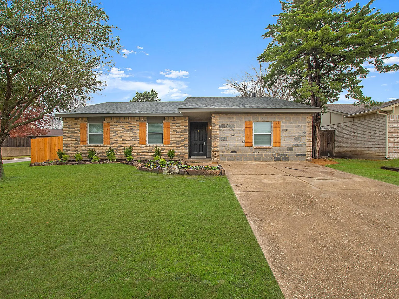 4 bed, 1750 sqft, $2,300 — Photo 2