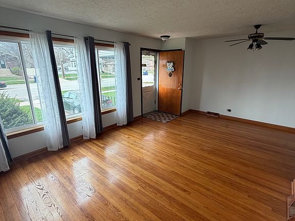 4th image of 1547 N Wolf Rd