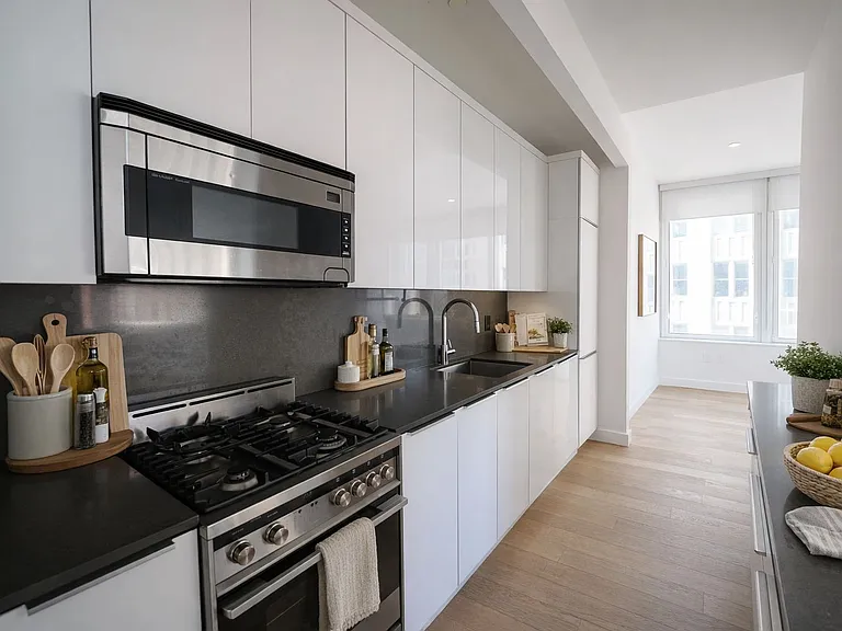 180 Water St #807 — Photo 4