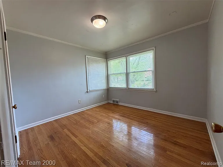 228 Auburn St — Photo 12