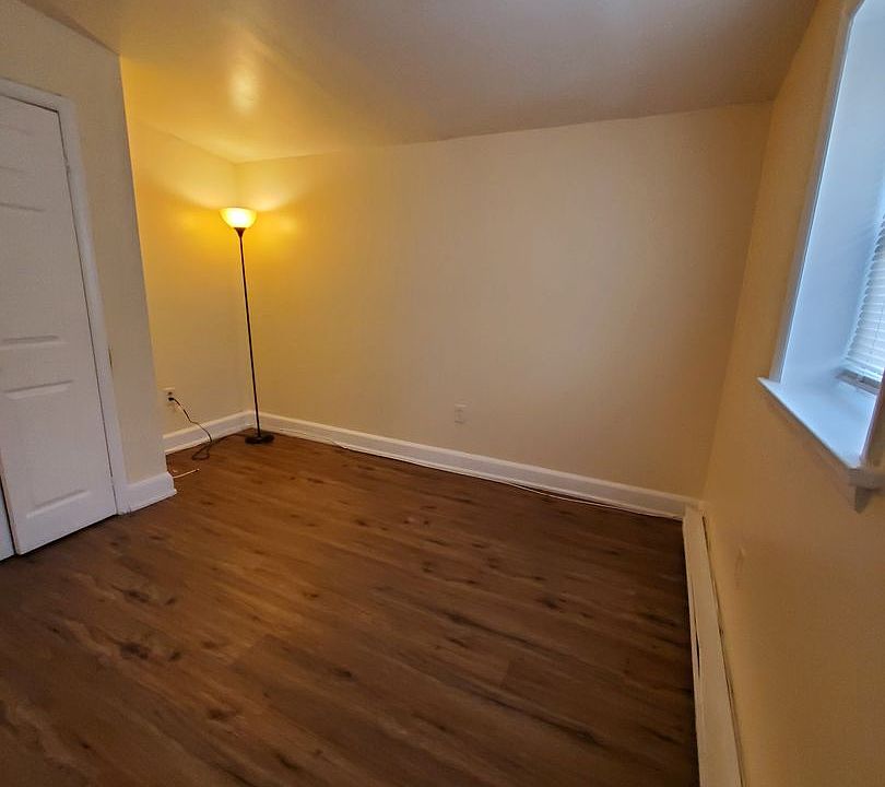 2nd image of 818 W Walnut St APT 2