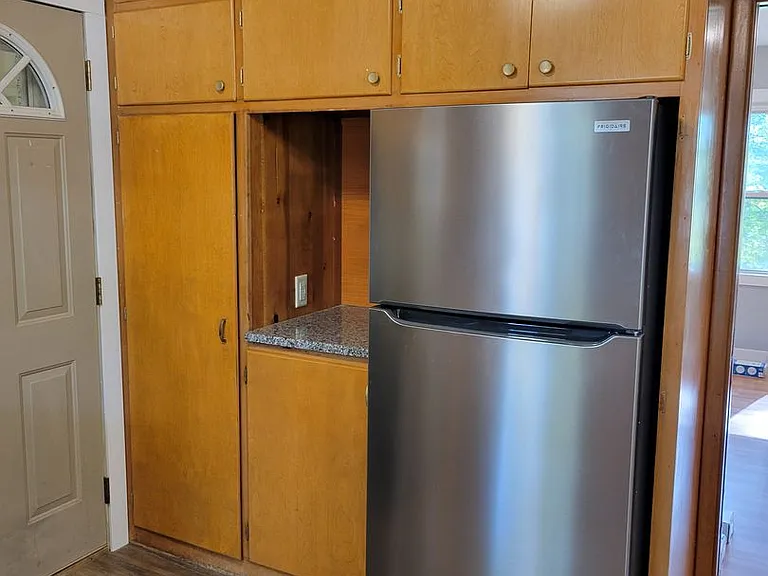 220 Church St — Photo 6