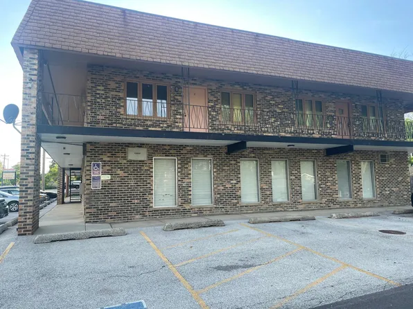 8632 W 103rd St #2, Palos Hills, IL 60465