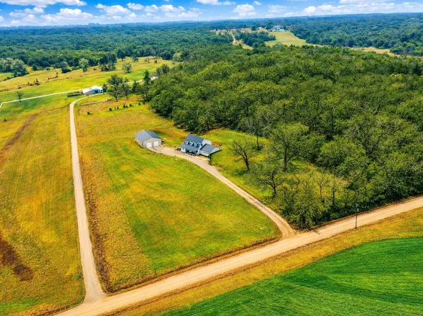 1533 N 700th Rd, Baldwin City, KS 66006