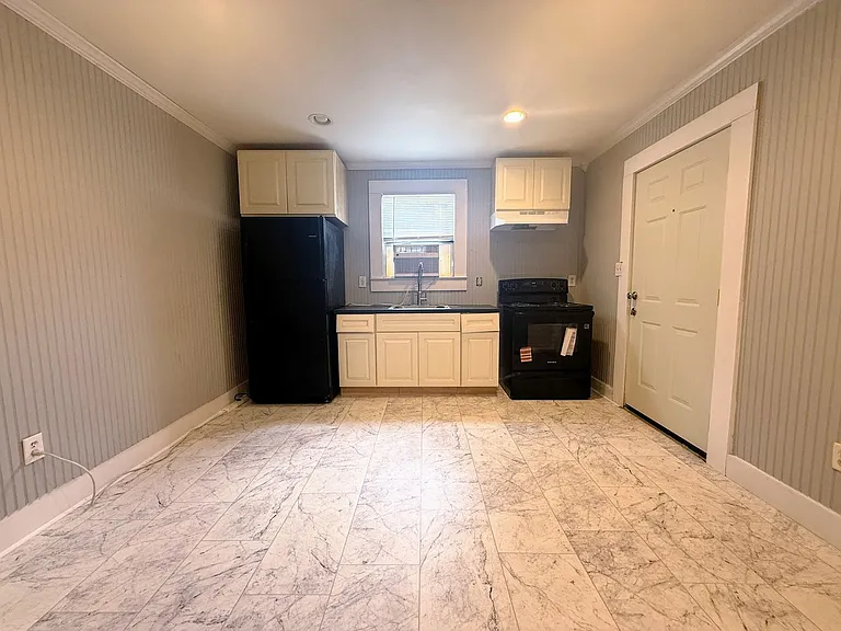 316 Kirkman St #B — Photo 4