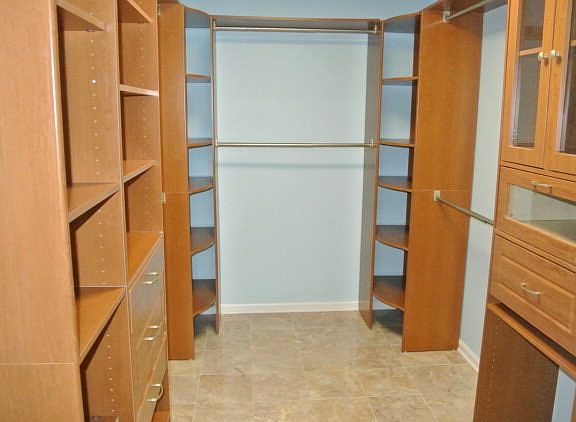 3rd image of 261 Highland Oaks Dr