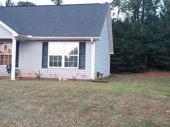3rd image of 405 Brenna Ln