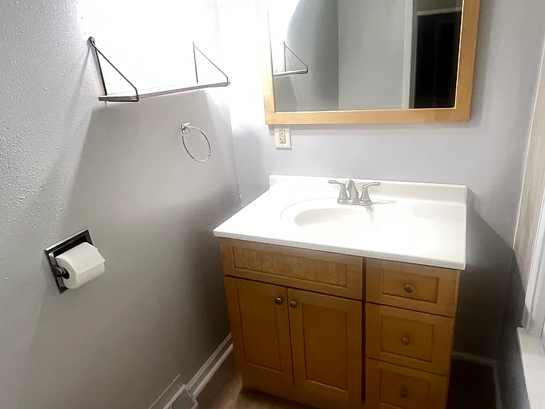 278 E 4th St #1 — Photo 7