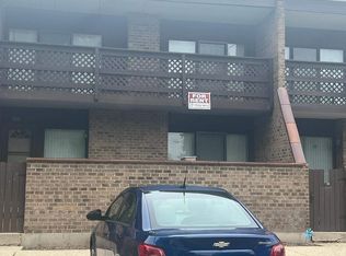 302 Kenneth Cir, Elgin, IL 60120