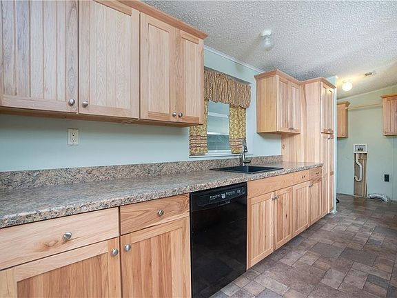 4th image of 645 Hawaii Ct