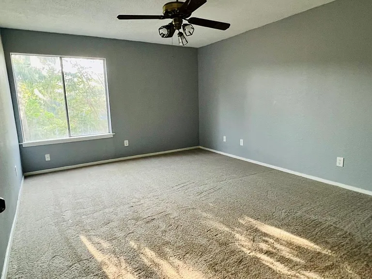 7627 Candlegreen Ln — Photo 37