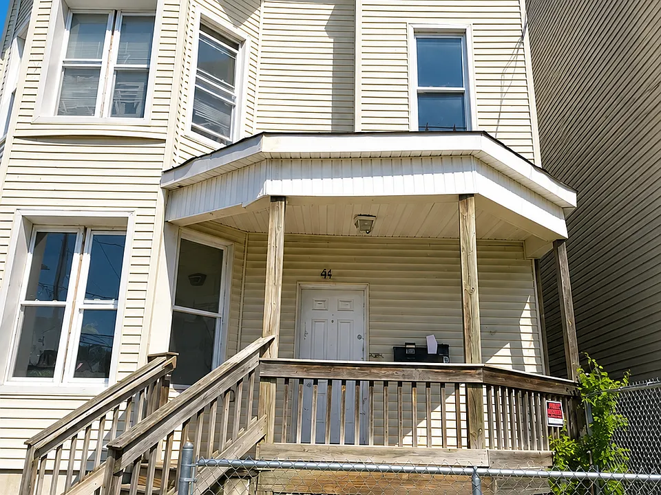 80 Auburn St #1B