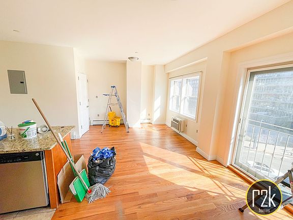 3rd image of 12-03 Jackson Ave #4C
