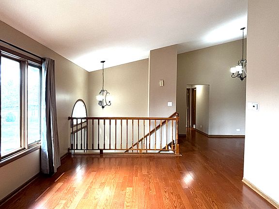 4th image of 17550 Drummond Dr
