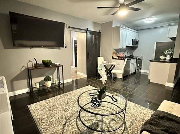 140 Chestnut St APT 316, Springfield, MA 01103