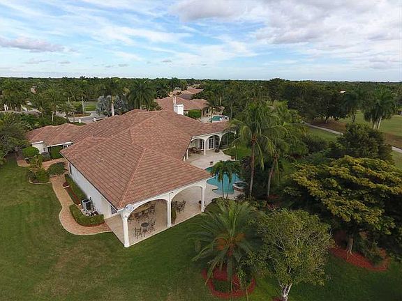 4th image of 2550 Royal Palm Way