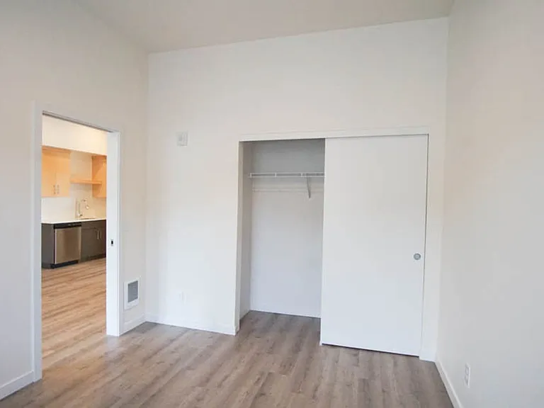 6015 S Virginia Ave #301 — Photo 12