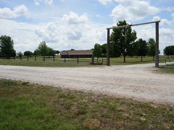 213719 E St #42, Mooreland, OK 73852