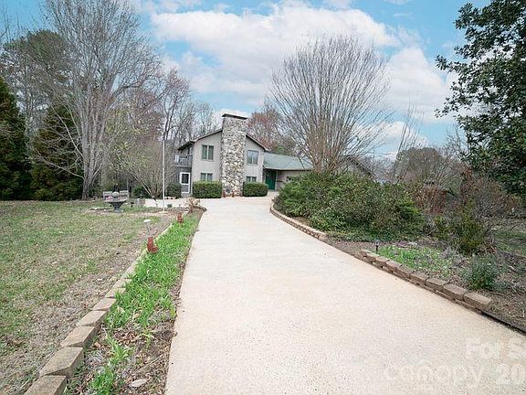 2nd image of 40 Old Field Rd