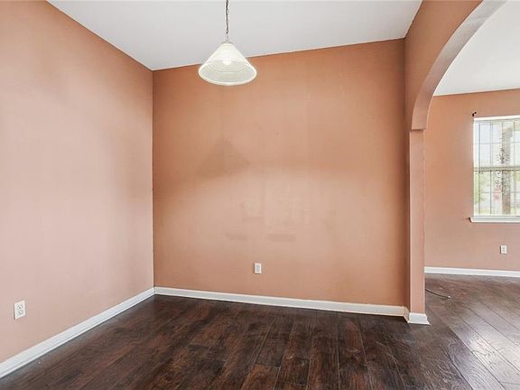 4th image of 5340-42 Marais St