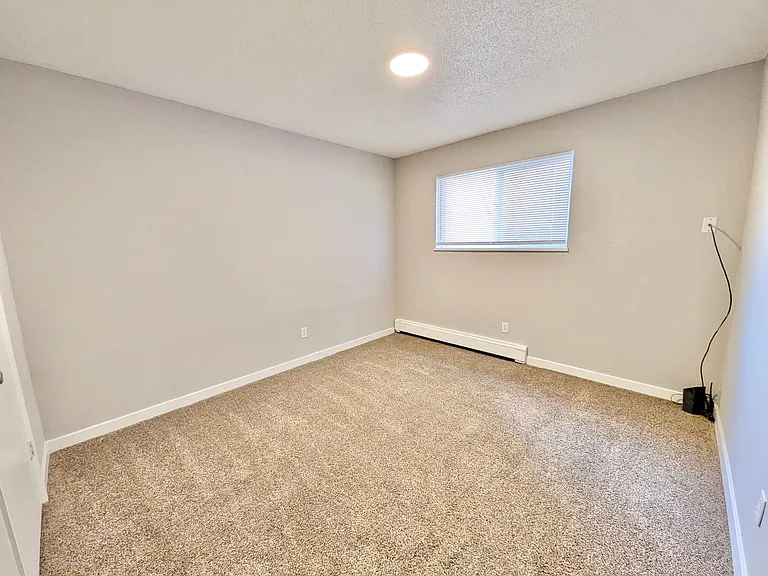 Landmark Apartments — Photo 18