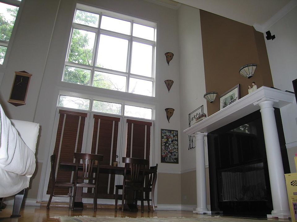 1st image of 2342 N Oakley Ave