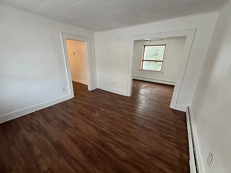1817 Dickson Ave — Photo 12