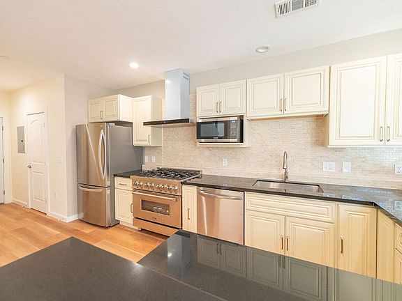 4th image of 1276 Ocean Ave #3