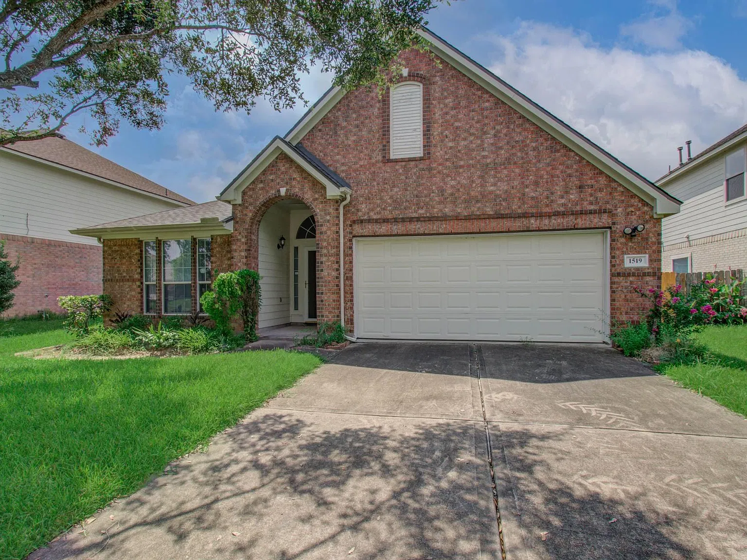 3 bed, 2.0 bath, 1990 sqft, $2,300 — Photo 4