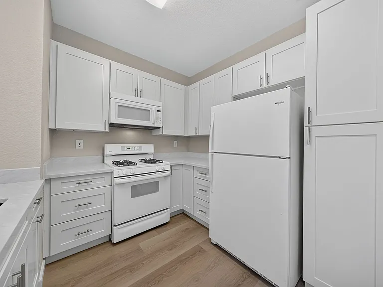385 Race St — Photo 8