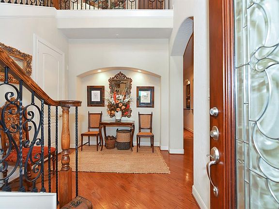 5th image of 15 Sweetwater Ct