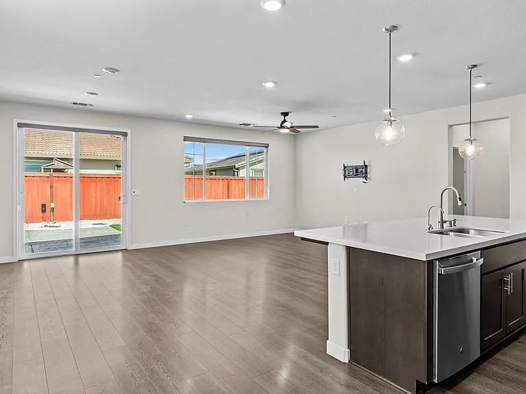 933 Tern Dr — Photo 10