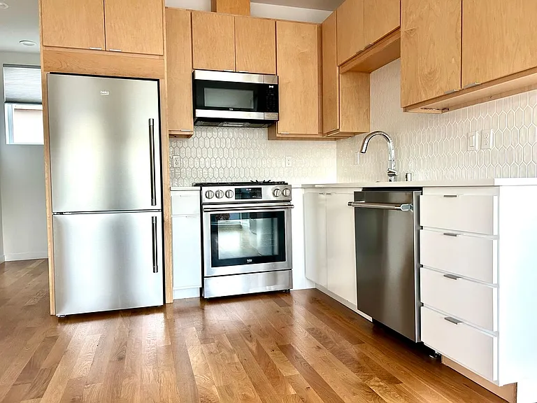 2411 W Boston St #C — Photo 6