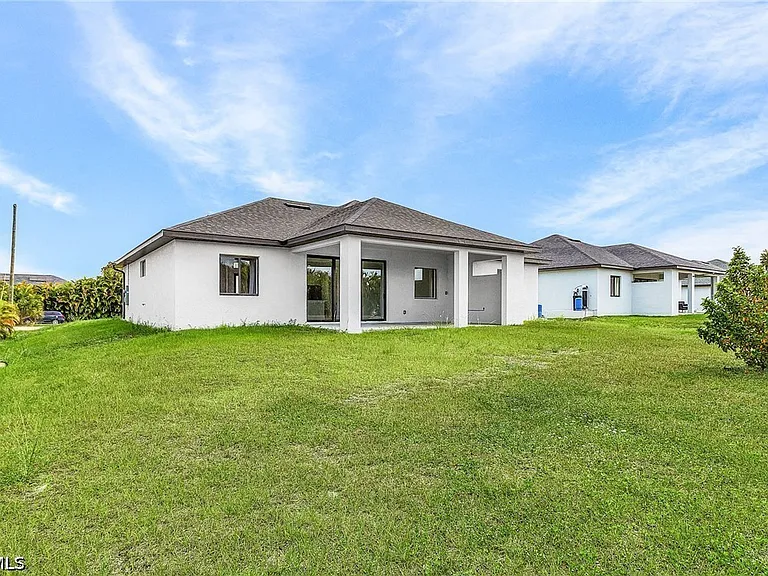 2427 Tropicana Pkwy W — Photo 20