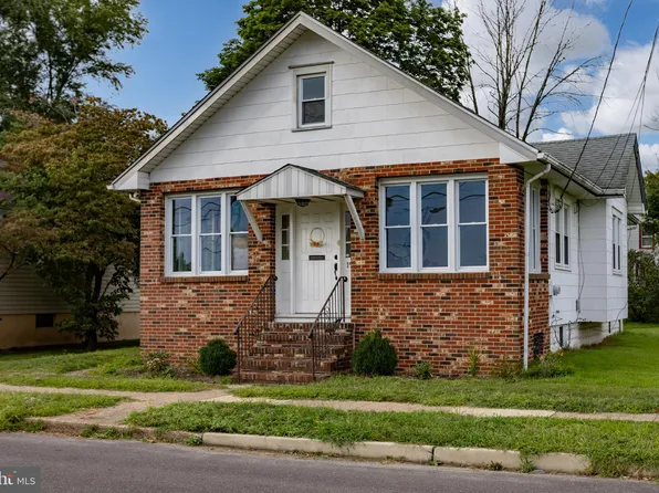 19 E 3rd St, Florence, NJ 08518