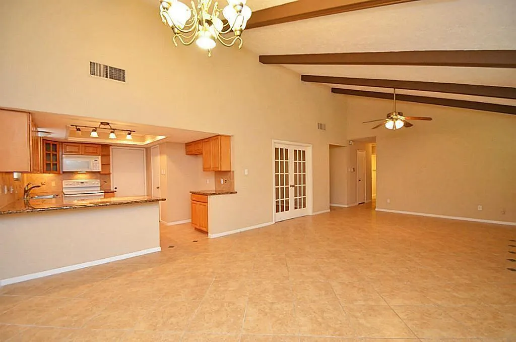 3 bed, 2.0 bath, 1792 sqft, $2,000 — Photo 4