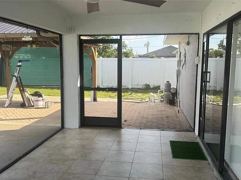 1319 SW 10th Pl — Photo 17