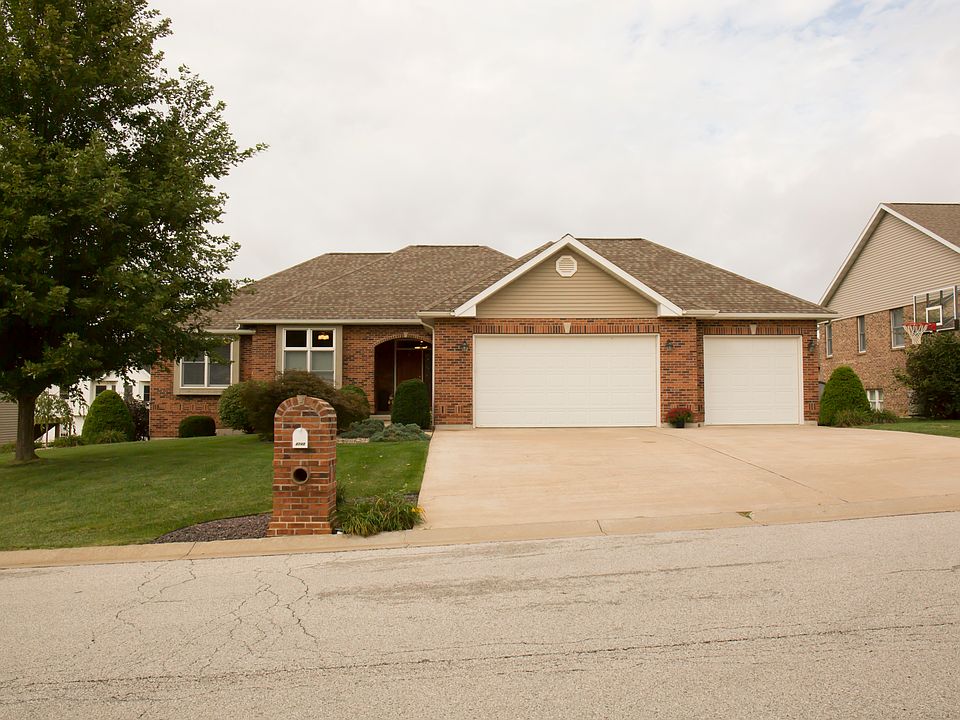 1st image of 2741 Parkwood Dr