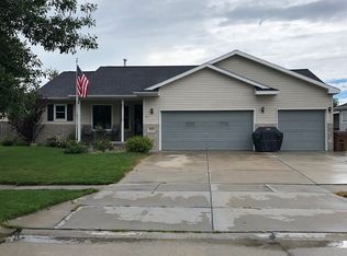 6631 Saline Dr, Lincoln, NE 68504
