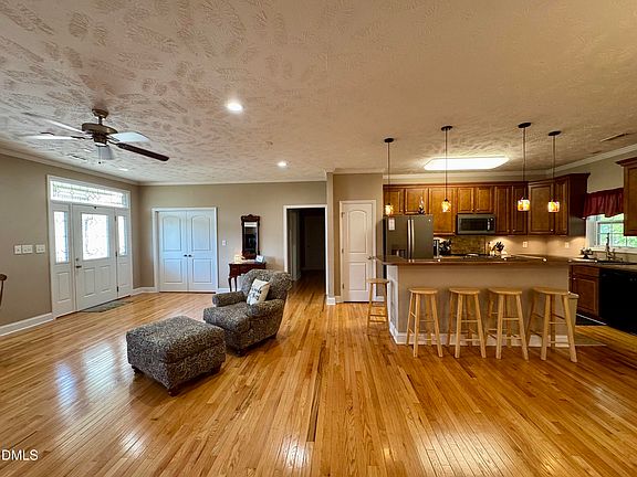 4th image of 16 Breckenridge Pl
