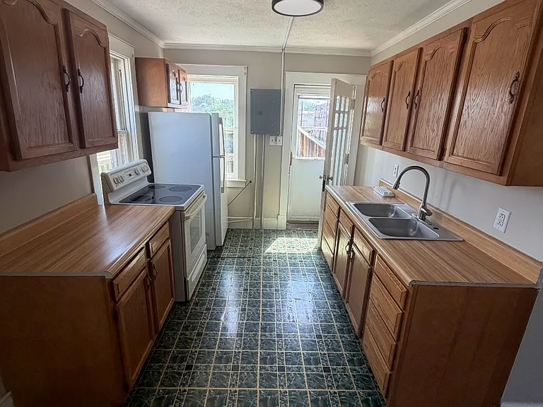 122 N Royal Ave #A — Photo 3