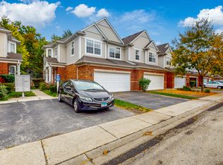1689 Buckingham Dr, Des Plaines, IL 60018