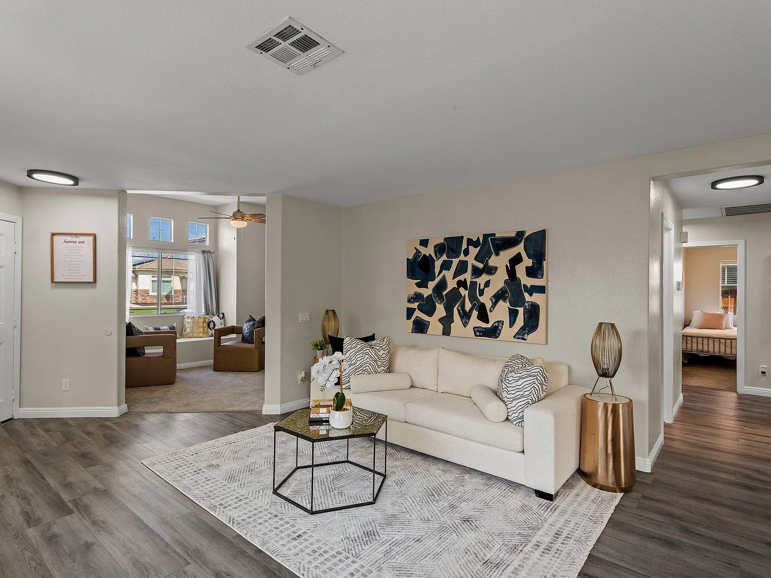 4 bed, 2200 sqft, $6,450 — Photo 3