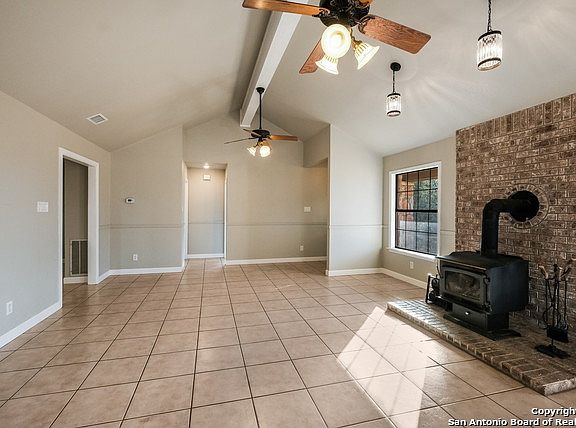 4th image of 216 Oak Trail Dr